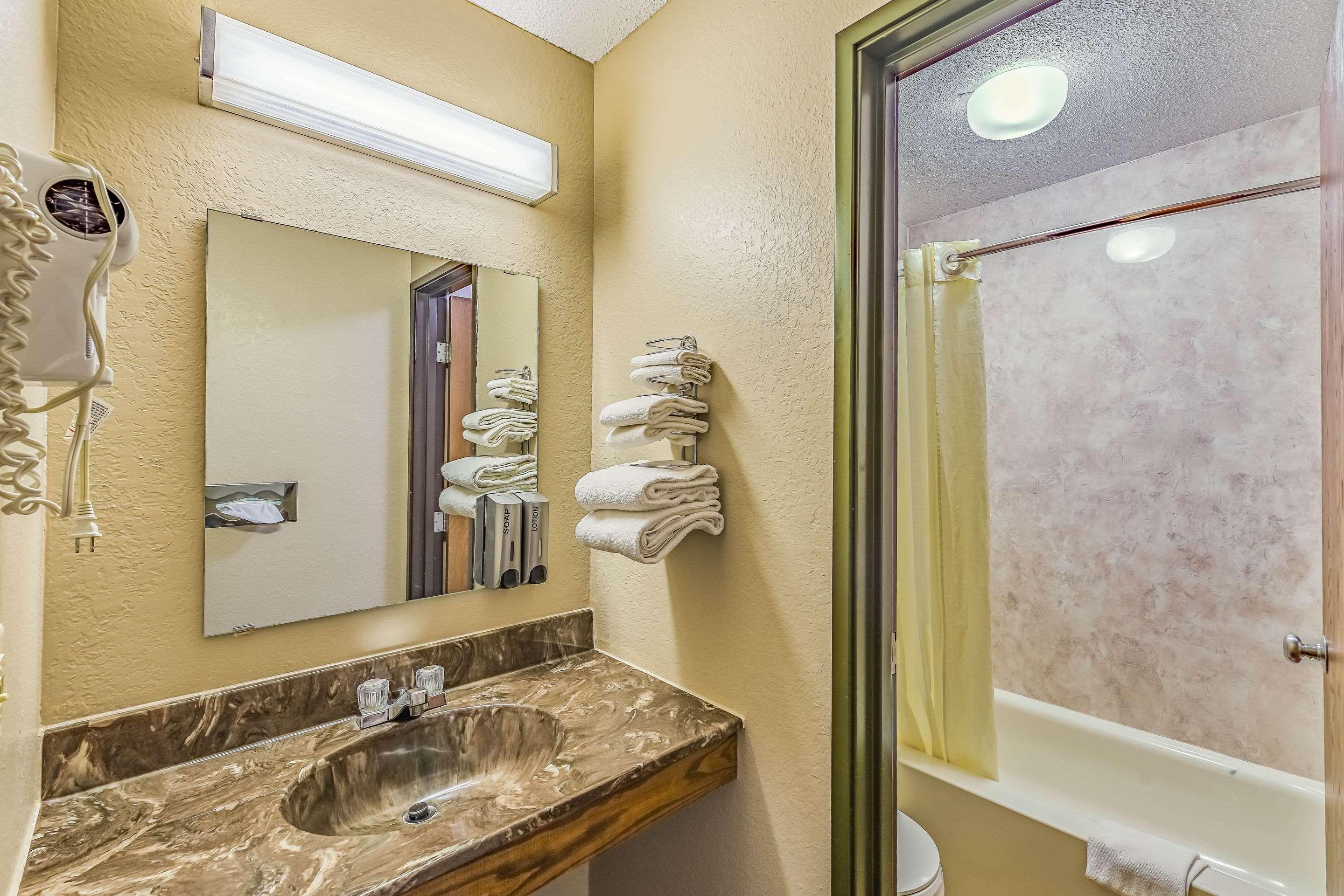 Rodeway Inn Saint Joseph Екстер'єр фото