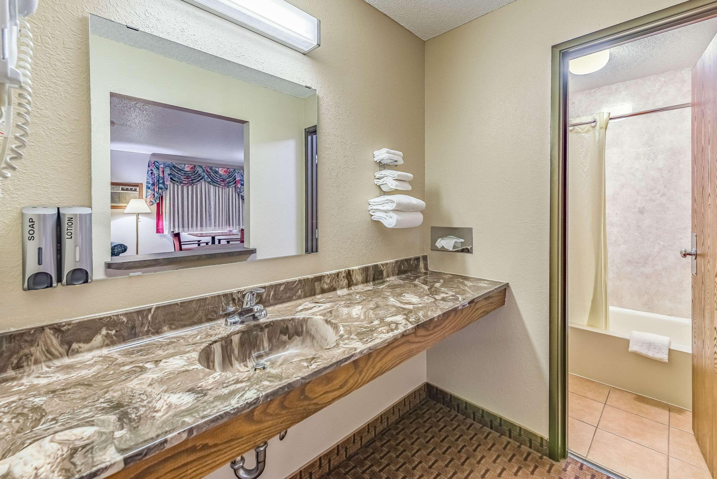 Rodeway Inn Saint Joseph Екстер'єр фото
